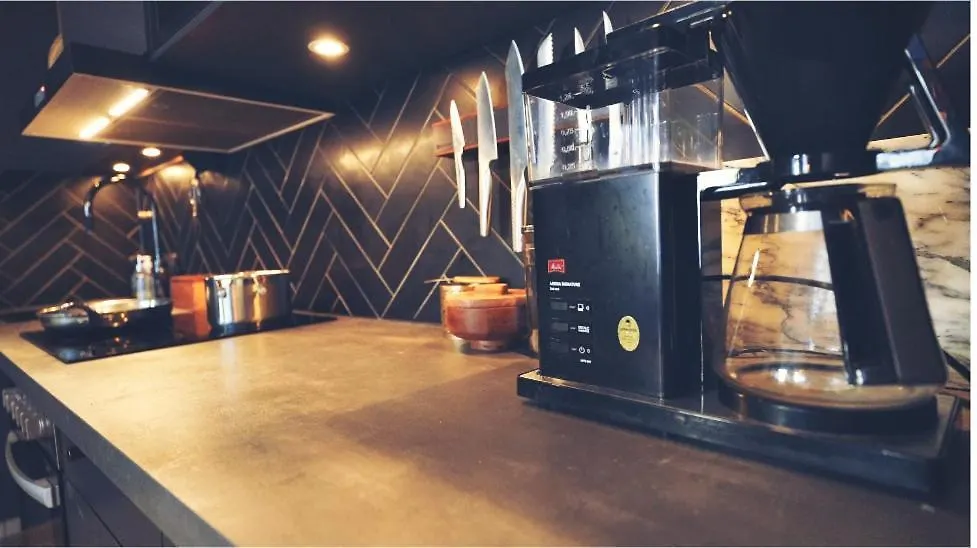 Stylish Apartment Fotsteps To Restaurants And Close To The City 스톡홀름