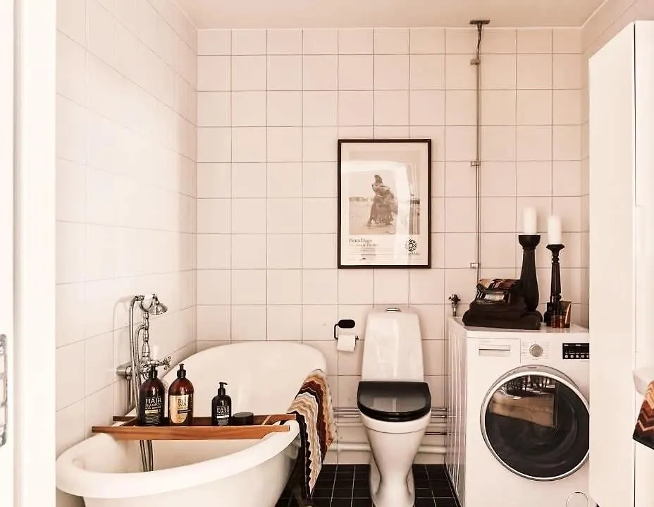 Stylish Apartment Fotsteps To Restaurants And Close To The City Stoccolma