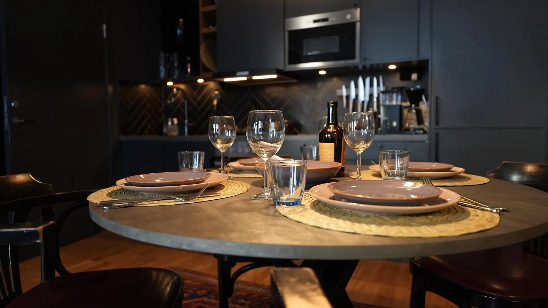 Stylish Apartment Fotsteps To Restaurants And Close To The City Stoccolma